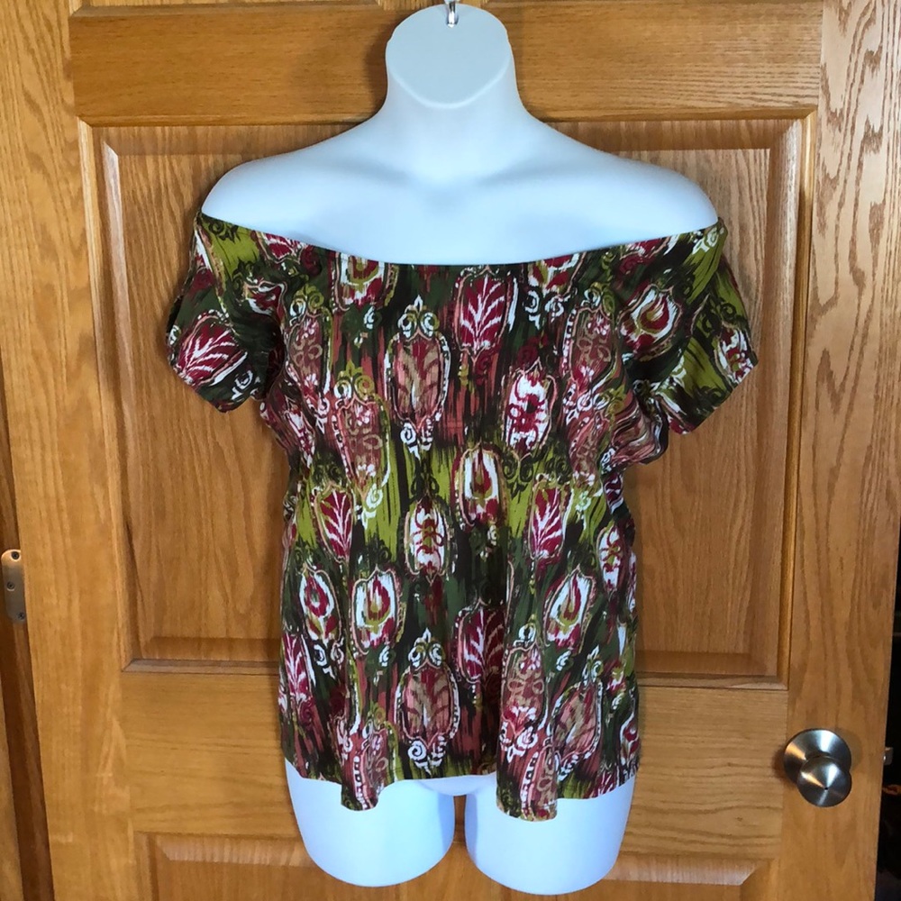 Cotton off-the-shoulder or short sleeve top
